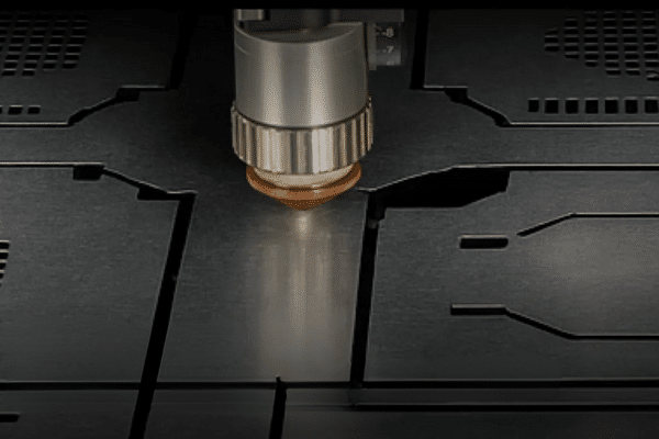 découpe métal avec xTool metalfab